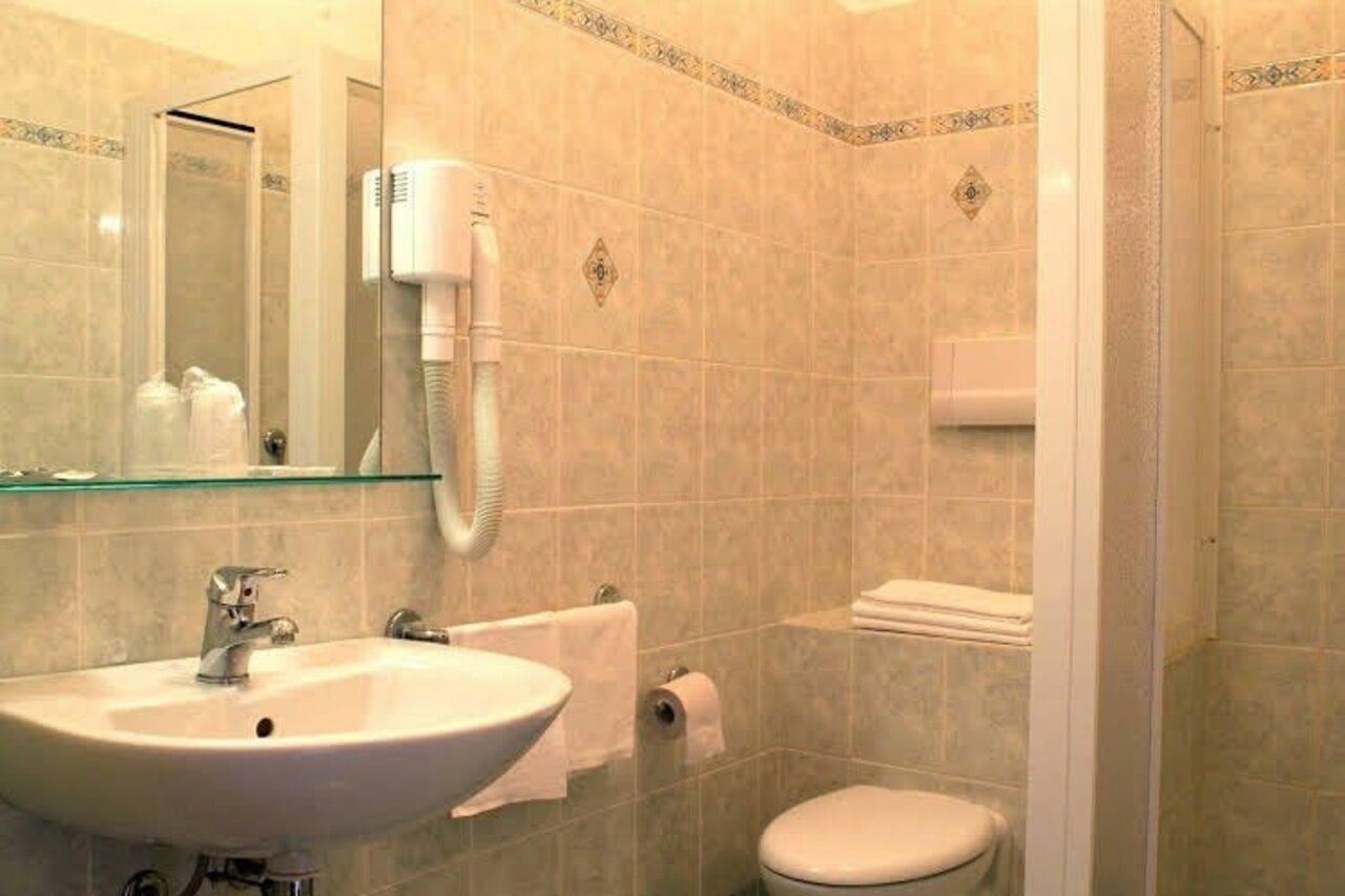 Hotel Astor Limone sul Garda Dış mekan fotoğraf